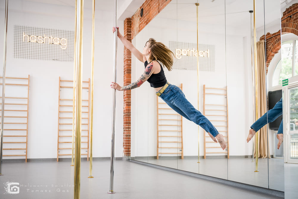 pole dance spin